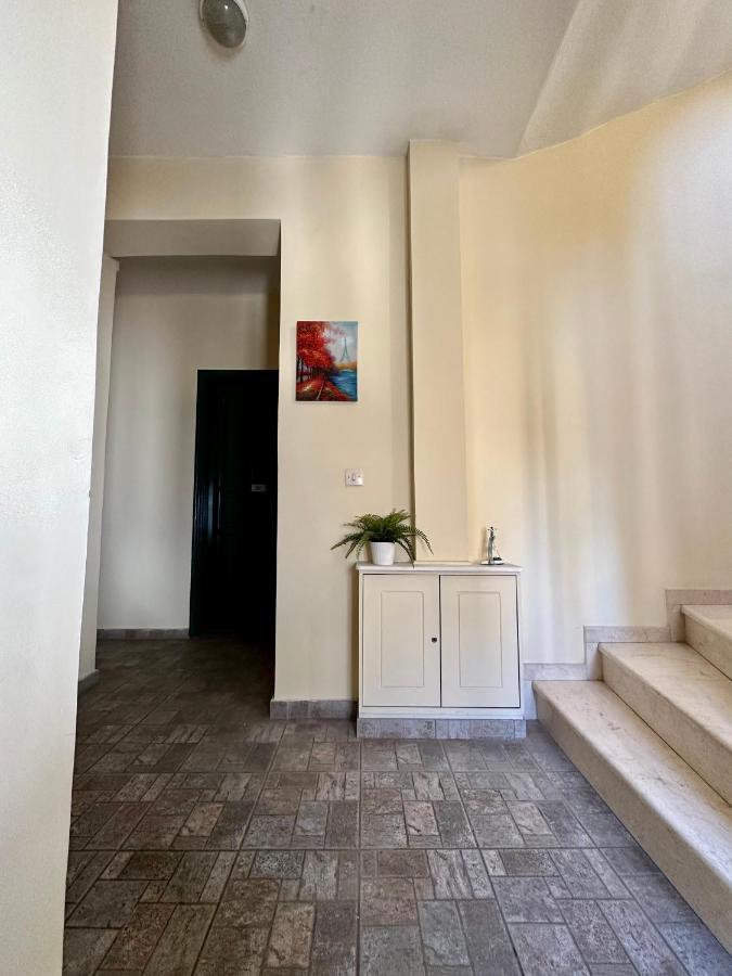 Cozy Apartments Mc Queen Афіни Екстер'єр фото